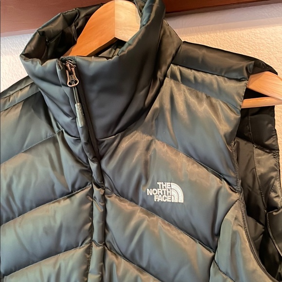 The North Face NWOT Puffer Vest, Emerald Green, Woman’s, 550 Down Fill, Size L - Picture 3 of 13